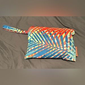 Norwex Beach Towel with Carrying Pouch